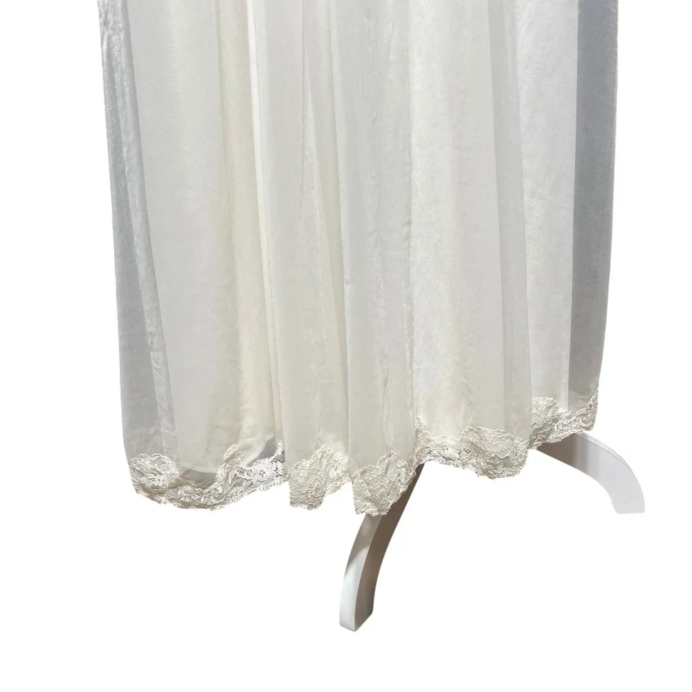 Vintage Ivory Lace Peignoir Set Bridal Nightgown and Sheer Robe‎ Pearl Detail